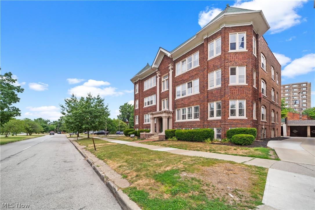 2729 Euclid Heights Boulevard Cleveland Heights OH 44106