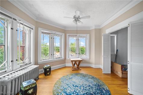 2729 Euclid Heights Boulevard Cleveland Heights OH 44106