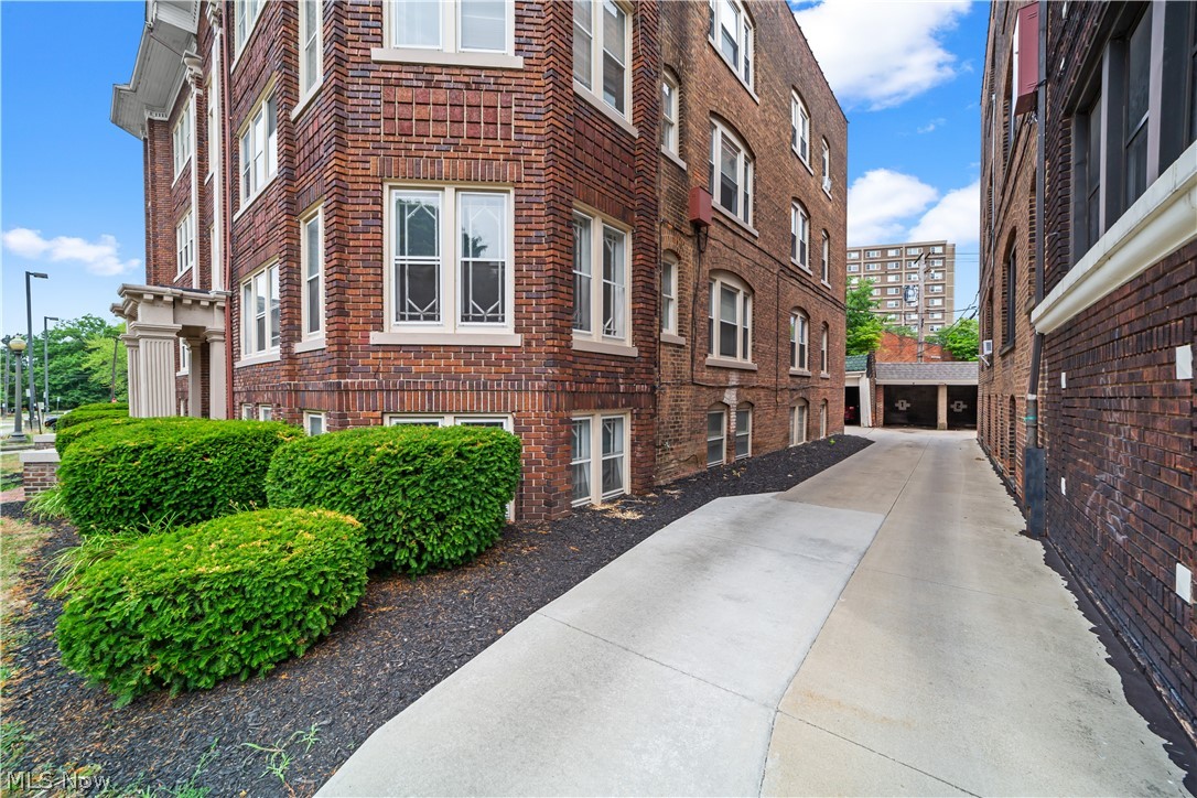 2729 Euclid Heights Boulevard Cleveland Heights OH 44106