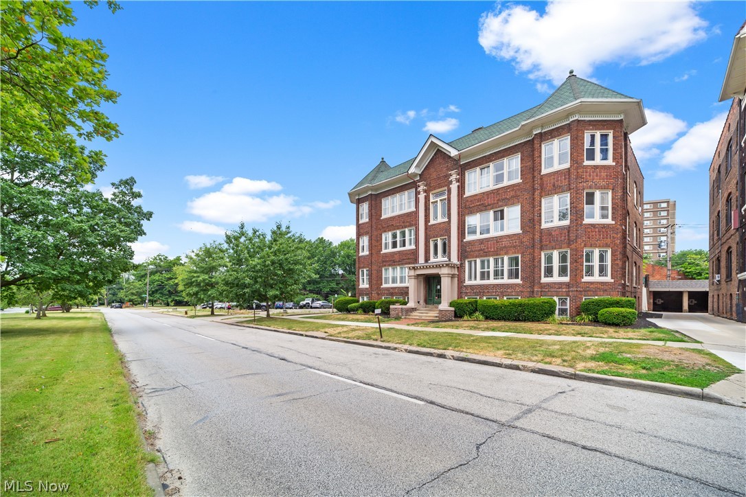 2729 Euclid Heights Boulevard Cleveland Heights OH 44106