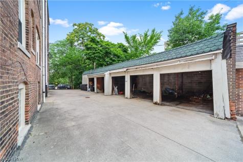 2729 Euclid Heights Boulevard Cleveland Heights OH 44106