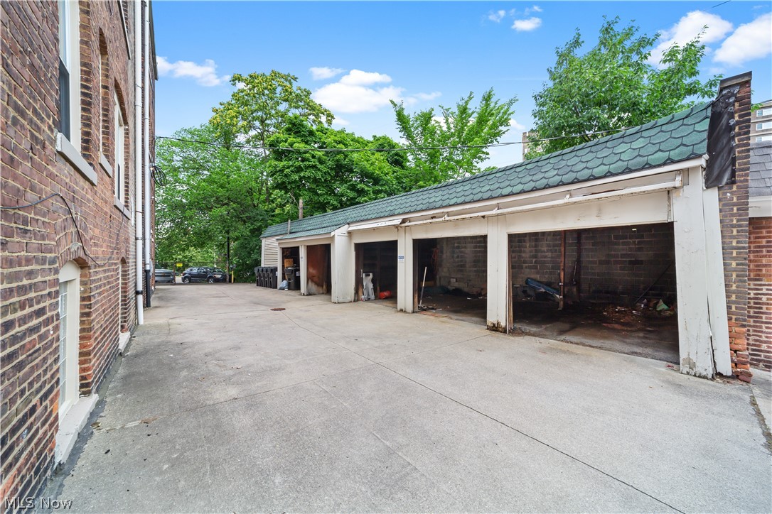 2729 Euclid Heights Boulevard Cleveland Heights OH 44106