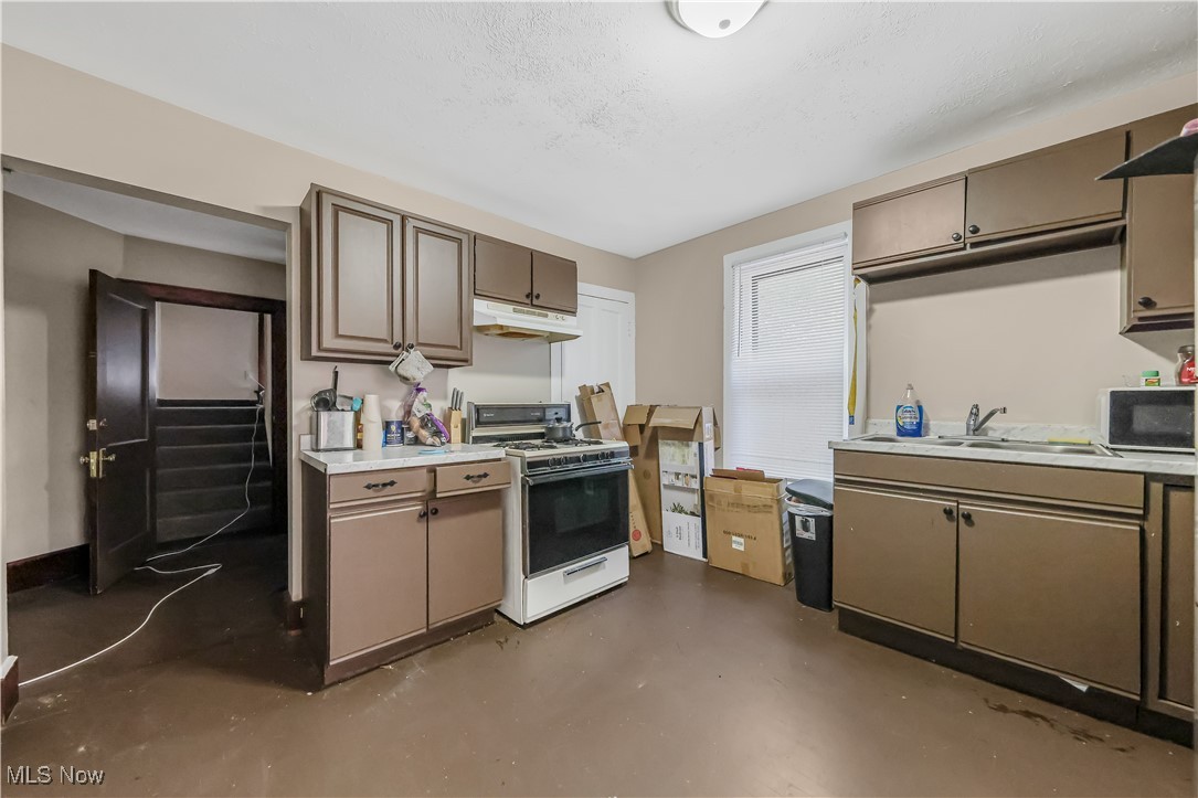 594-598 Blaine Avenue Akron OH 44310