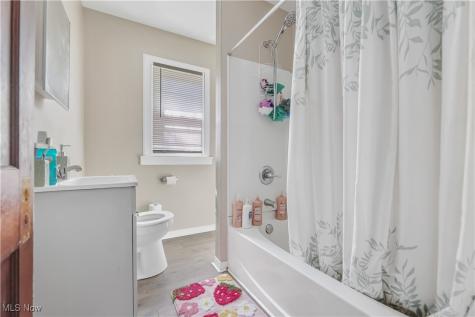 594-598 Blaine Avenue Akron OH 44310