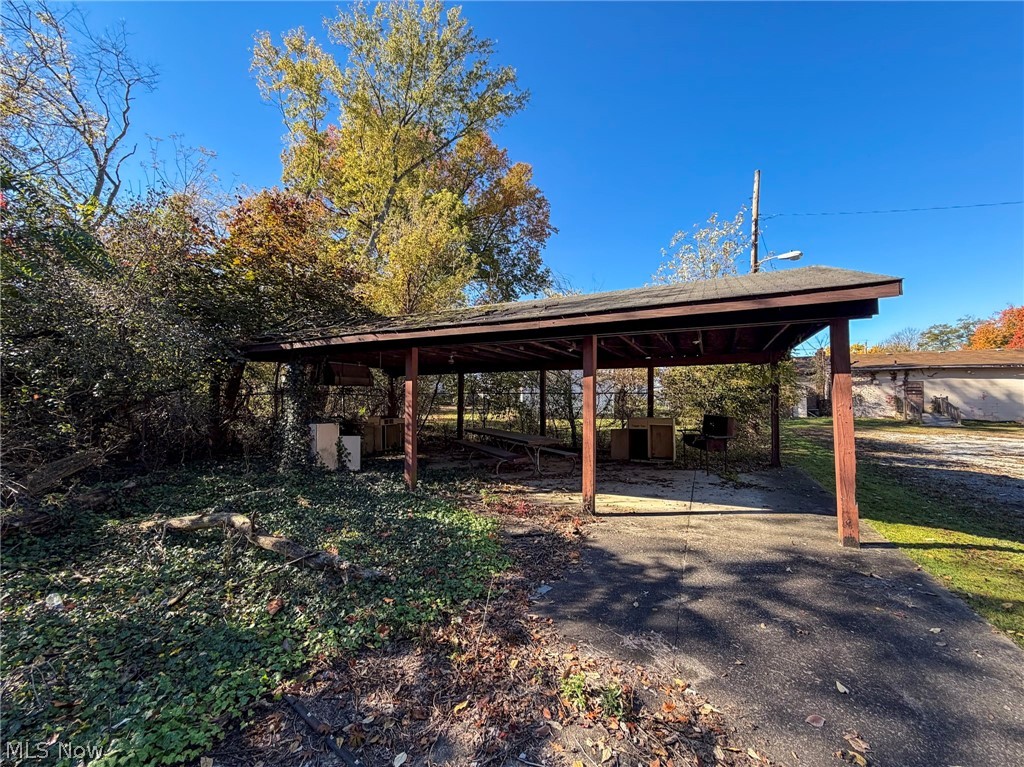 2225 Glenwood Avenue Youngstown OH 44511