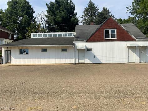 30 Cecil Street NE Navarre OH 44662