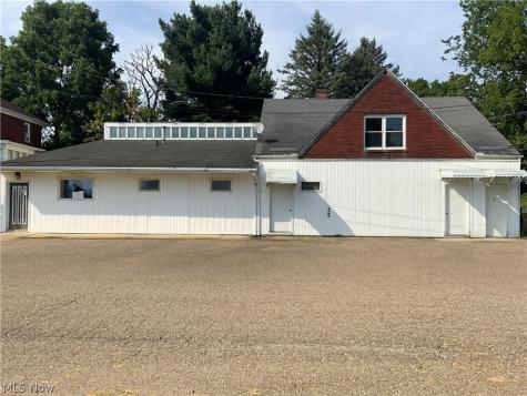 30 Cecil Street NE Navarre OH 44662