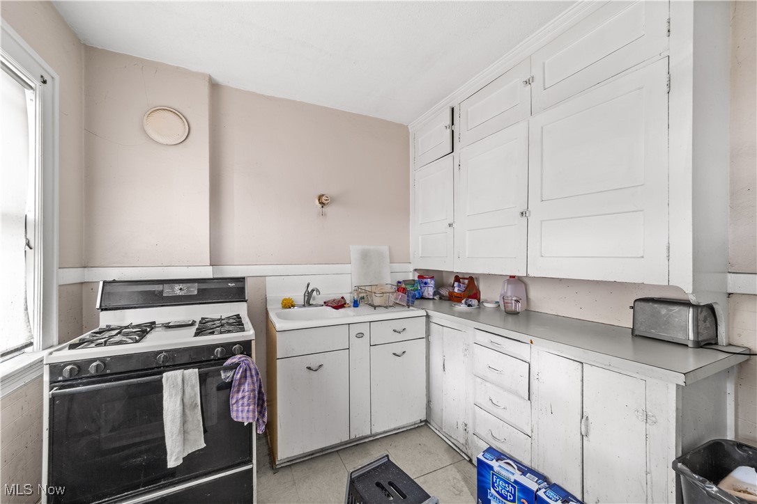 5217 Broadway Avenue Cleveland OH 44127