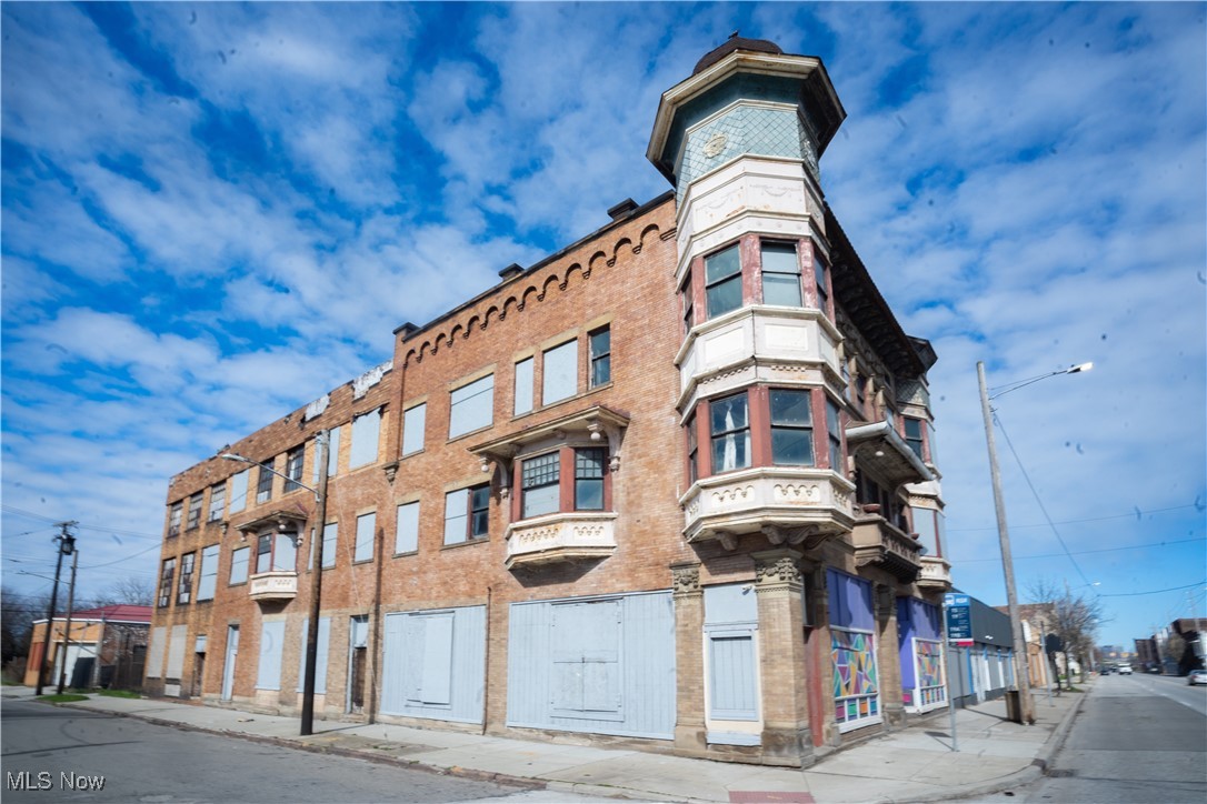 5217 Broadway Avenue Cleveland OH 44127