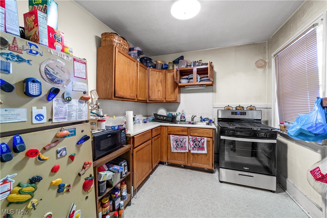 5217 Broadway Avenue Cleveland OH 44127