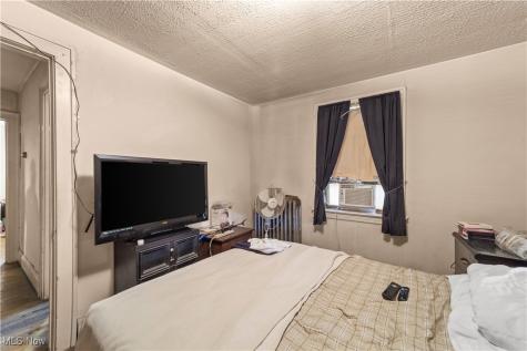 5217 Broadway Avenue Cleveland OH 44127