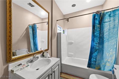 5217 Broadway Avenue Cleveland OH 44127