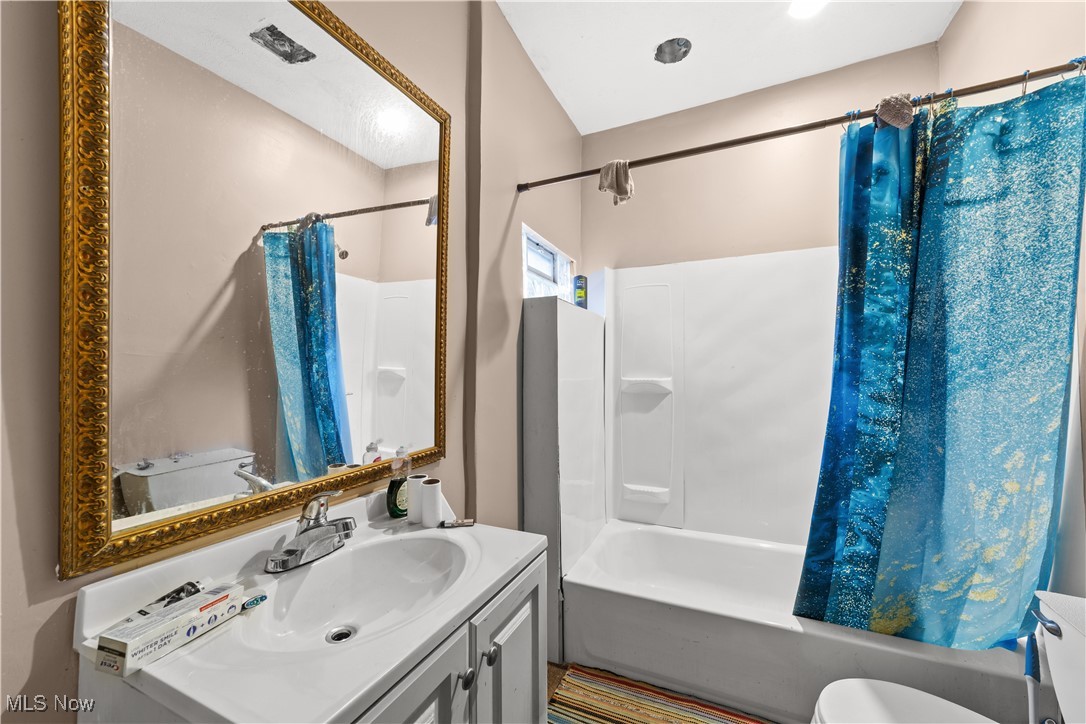 5217 Broadway Avenue Cleveland OH 44127