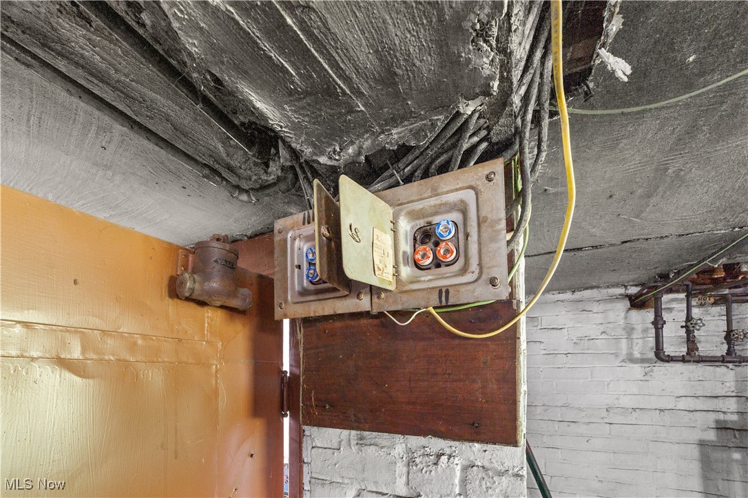 5217 Broadway Avenue Cleveland OH 44127