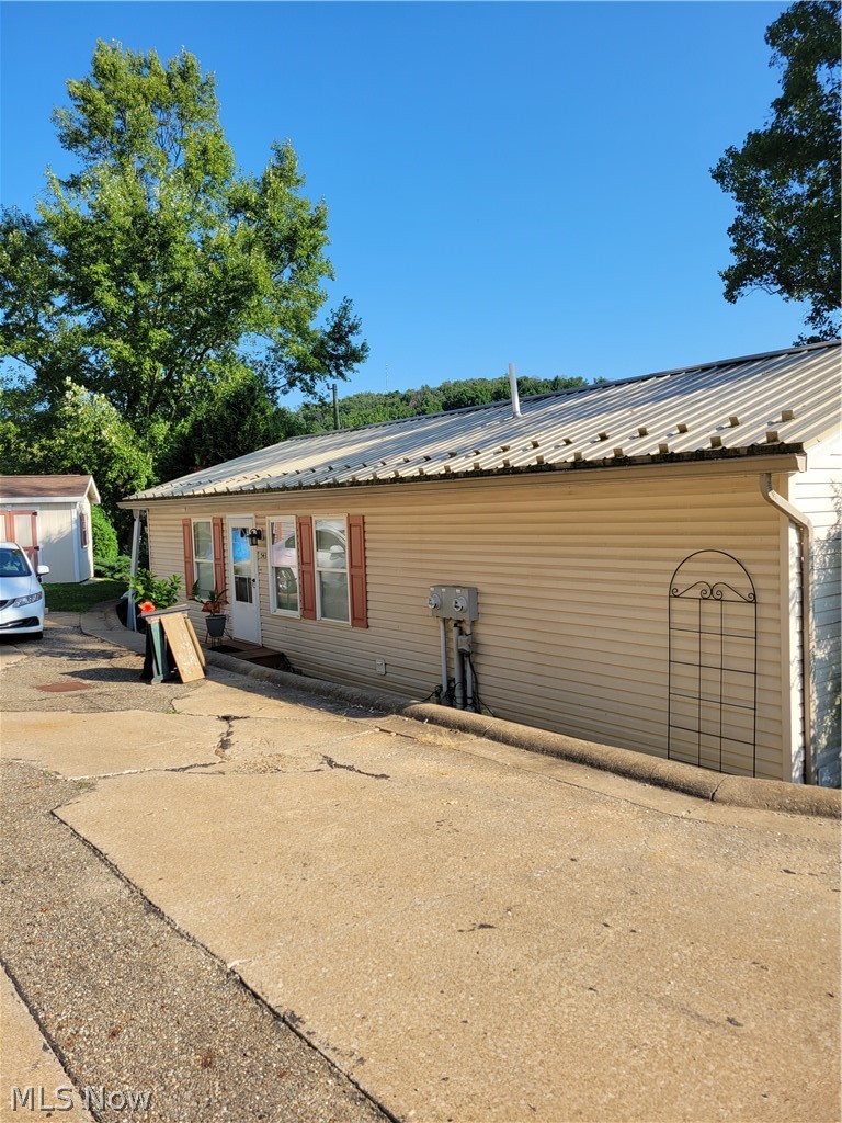527 Ridge Avenue NE New Philadelphia OH 44663