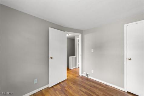 522 Clearview Drive Euclid OH 44123