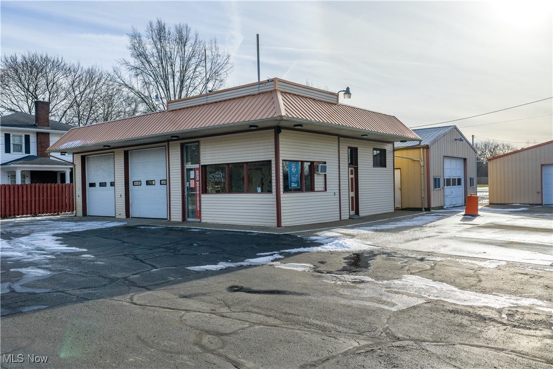 1414 E High Avenue New Philadelphia OH 44663