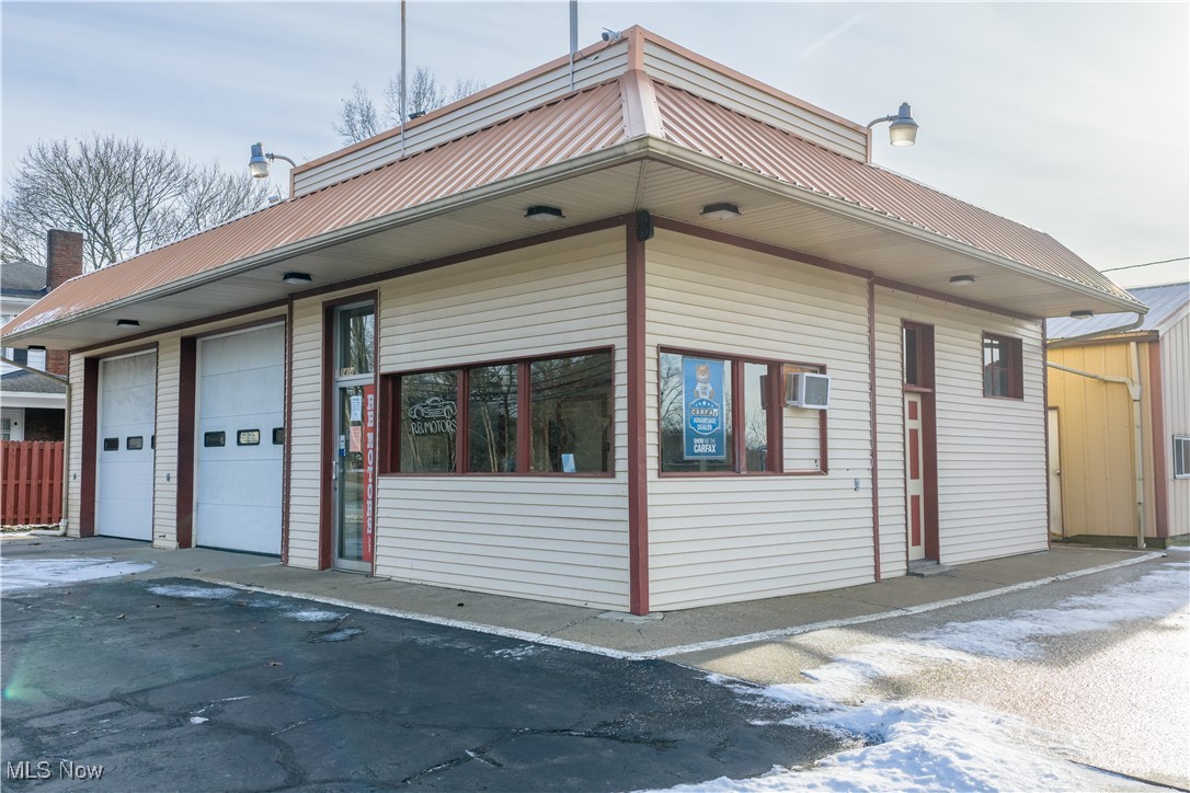 1414 E High Avenue New Philadelphia OH 44663