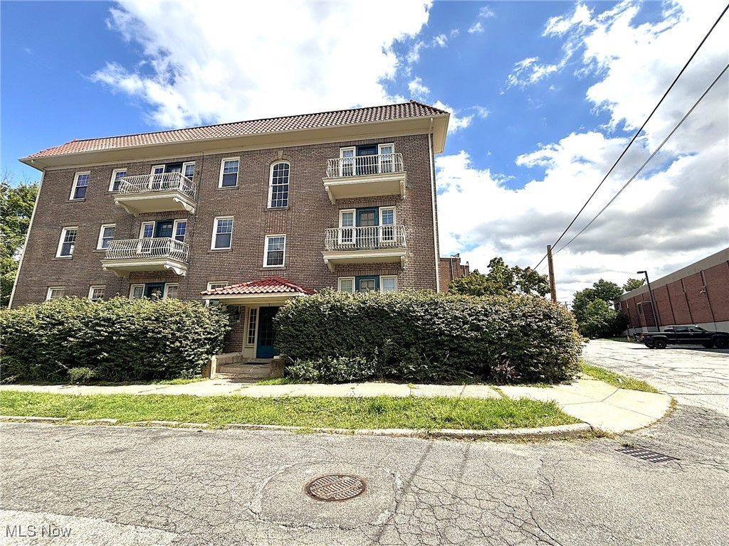 1615 Ridgefield Road Cleveland Heights OH 44118