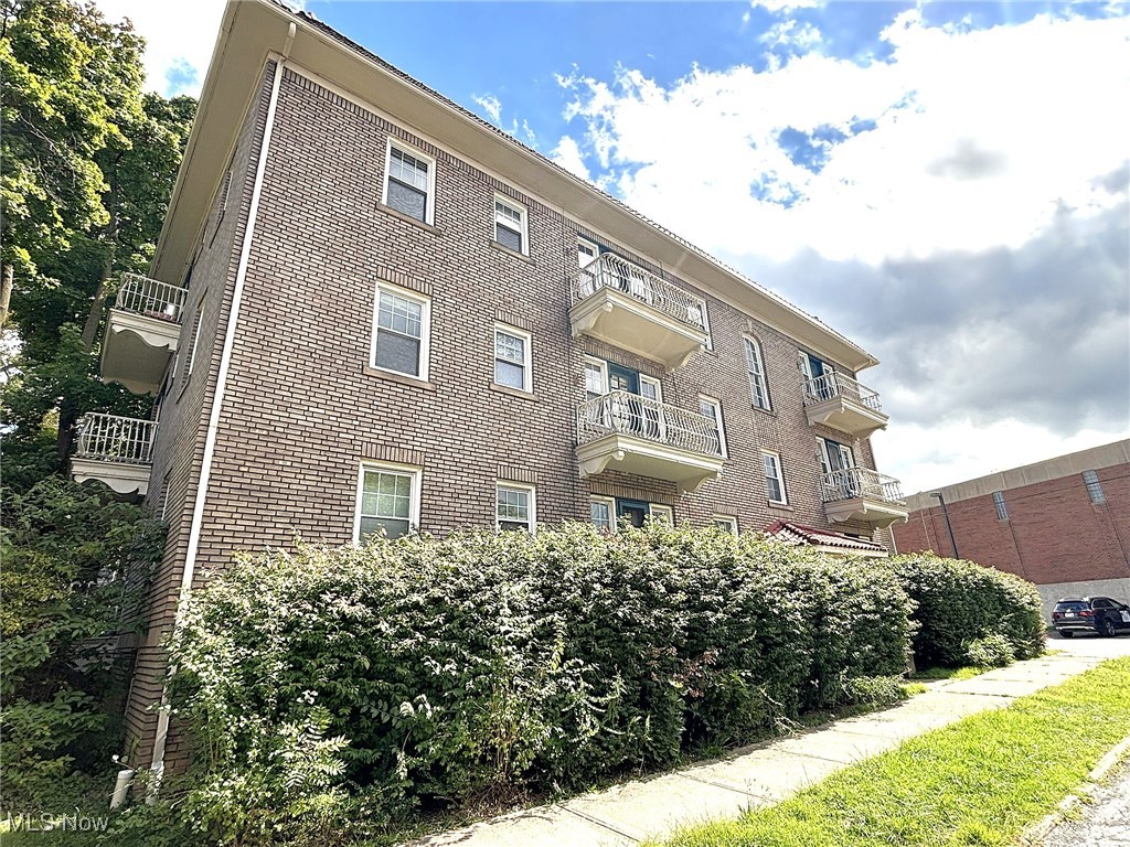 1615 Ridgefield Road Cleveland Heights OH 44118