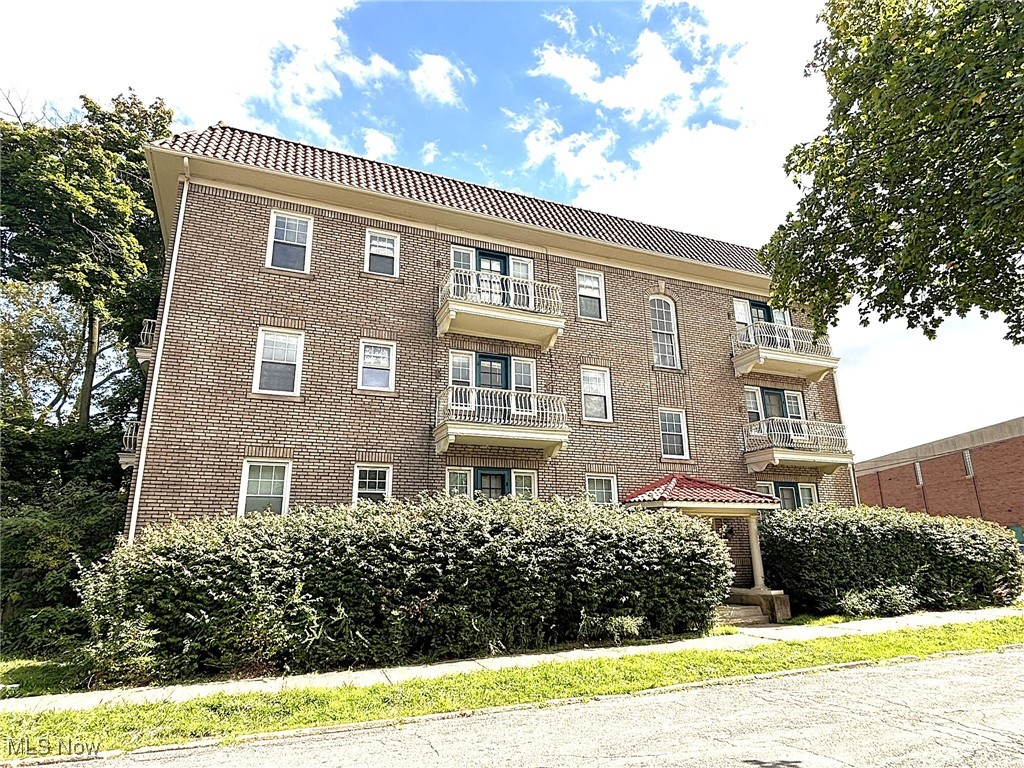 1615 Ridgefield Road Cleveland Heights OH 44118