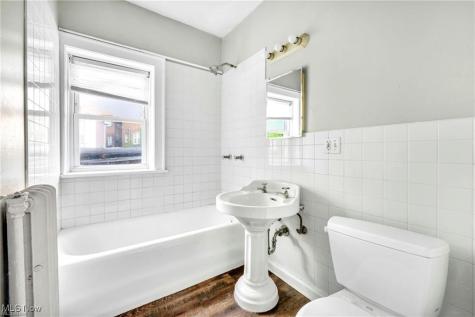 1615 Ridgefield Road Cleveland Heights OH 44118