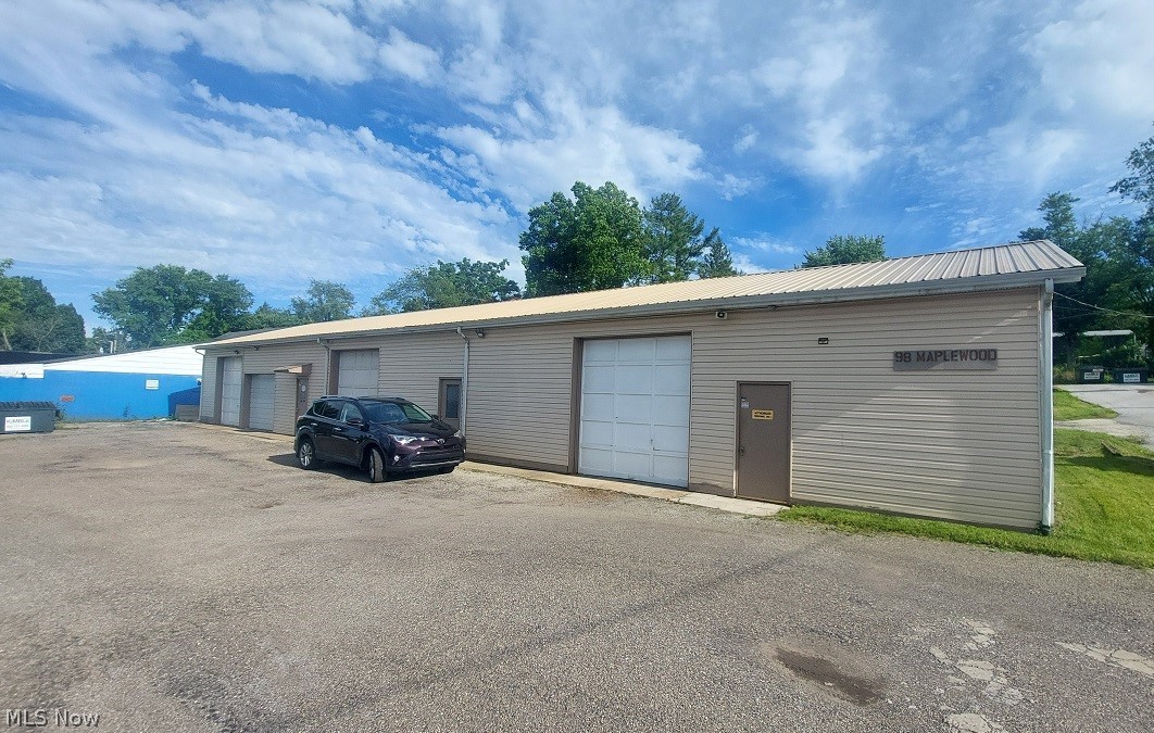 98 Maplewood Avenue Wintersville OH 43953