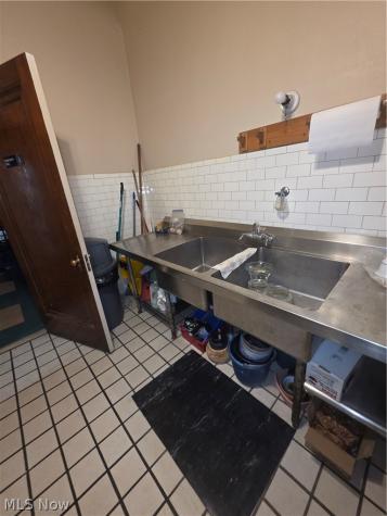 5337 Dolloff Road Cleveland OH 44127