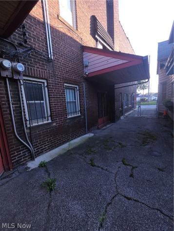 5337 Dolloff Road Cleveland OH 44127