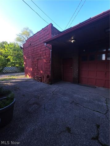 5337 Dolloff Road Cleveland OH 44127