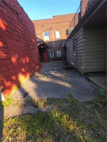 5337 Dolloff Road Cleveland OH 44127