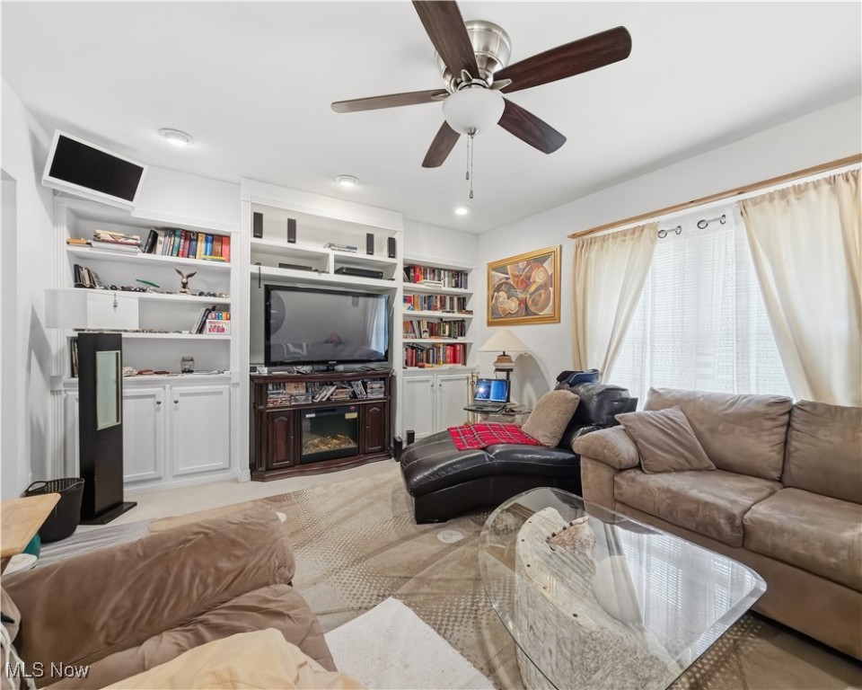1214 E Market Street Warren OH 44483
