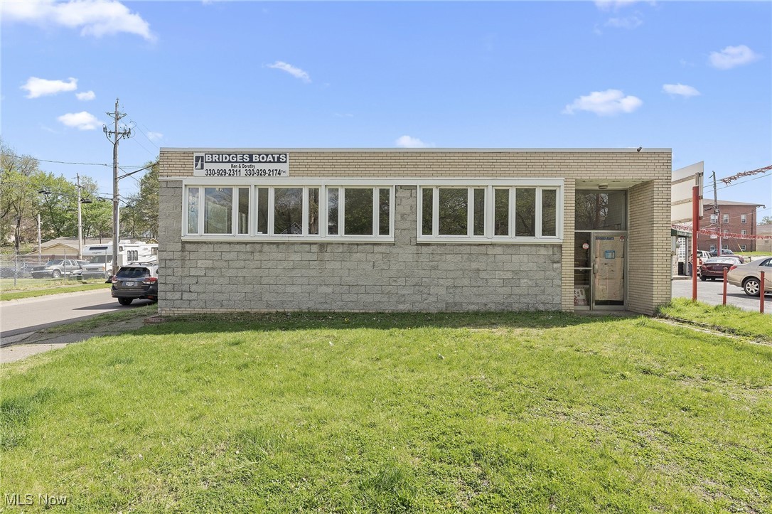 382 E Cuyahoga Falls Avenue Akron OH 44310