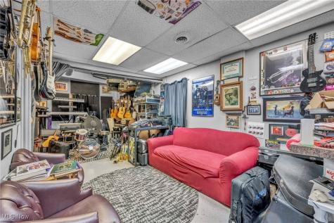 5374 Oberlin Avenue Lorain OH 44053