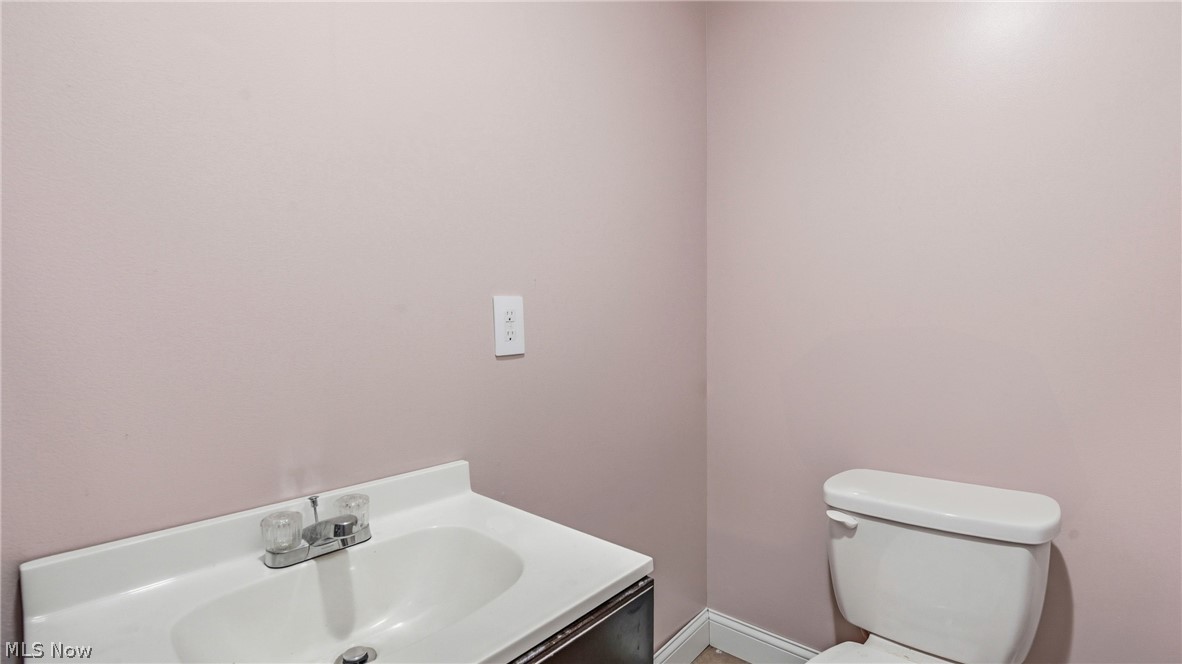 2006 Youngstown Road SE Warren OH 44484