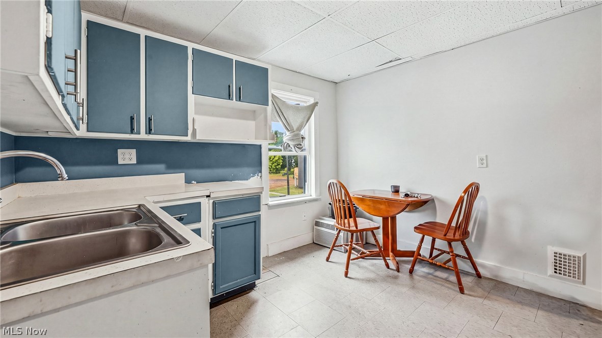 2006 Youngstown Road SE Warren OH 44484
