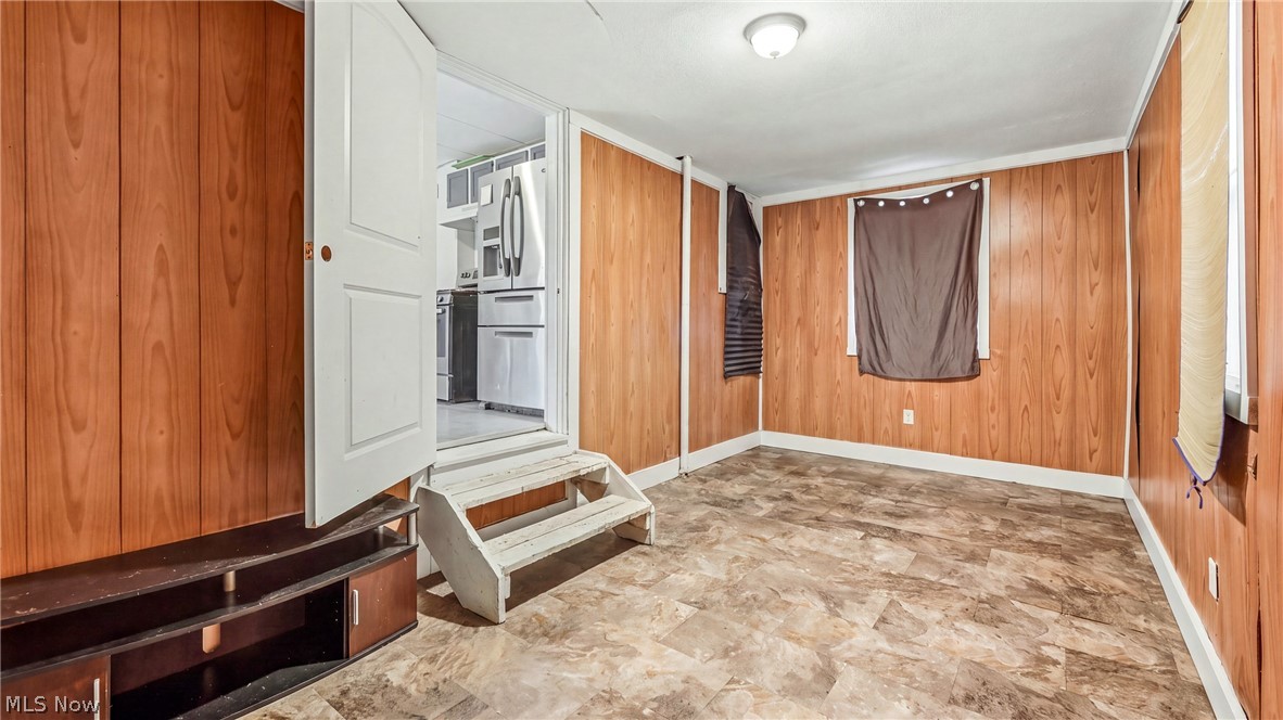 2006 Youngstown Road SE Warren OH 44484