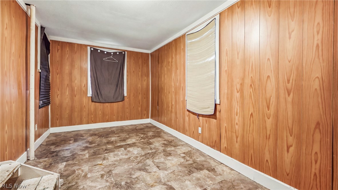 2006 Youngstown Road SE Warren OH 44484