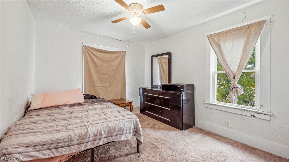2006 Youngstown Road SE Warren OH 44484