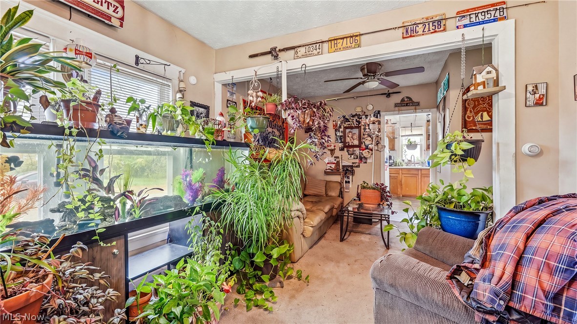 2006 Youngstown Road SE Warren OH 44484