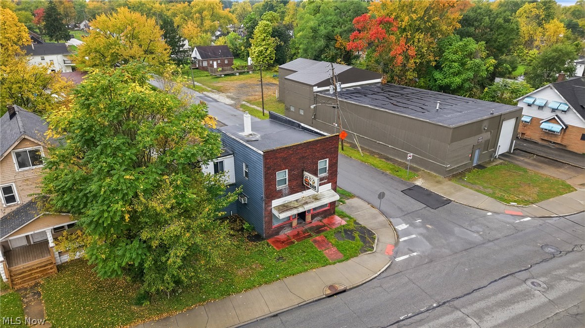 2006 Youngstown Road SE Warren OH 44484