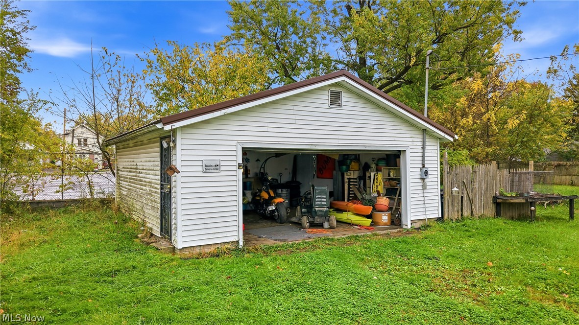 2006 Youngstown Road SE Warren OH 44484