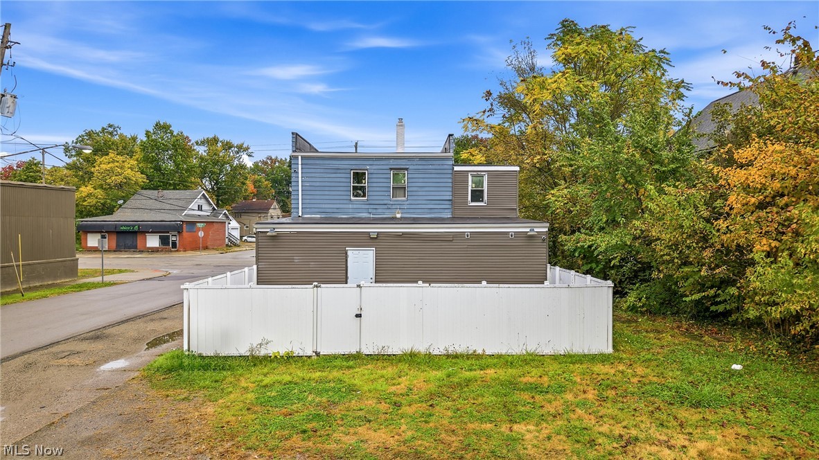 2006 Youngstown Road SE Warren OH 44484
