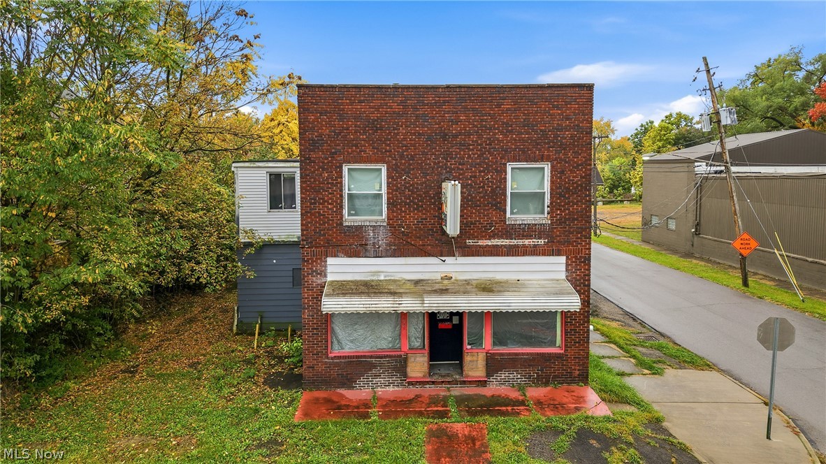 2006 Youngstown Road SE Warren OH 44484