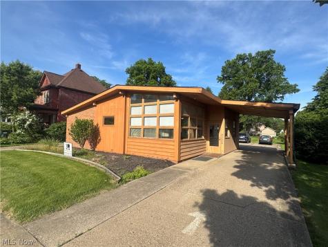 859 S Main Street Orrville OH 44667