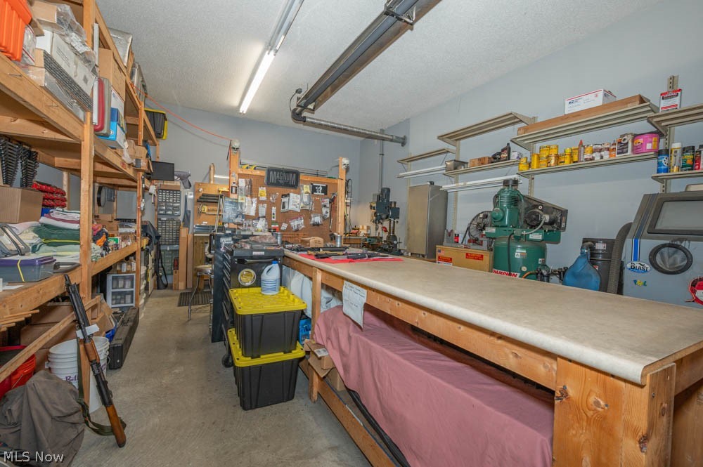 9074 Market North Lima OH 44452