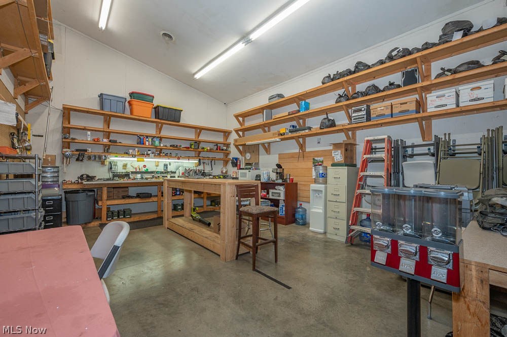 9074 Market North Lima OH 44452