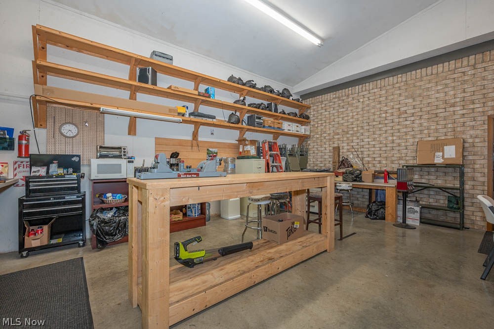 9074 Market North Lima OH 44452