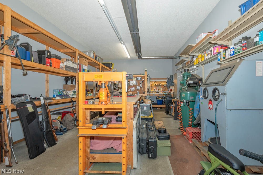 9074 Market North Lima OH 44452