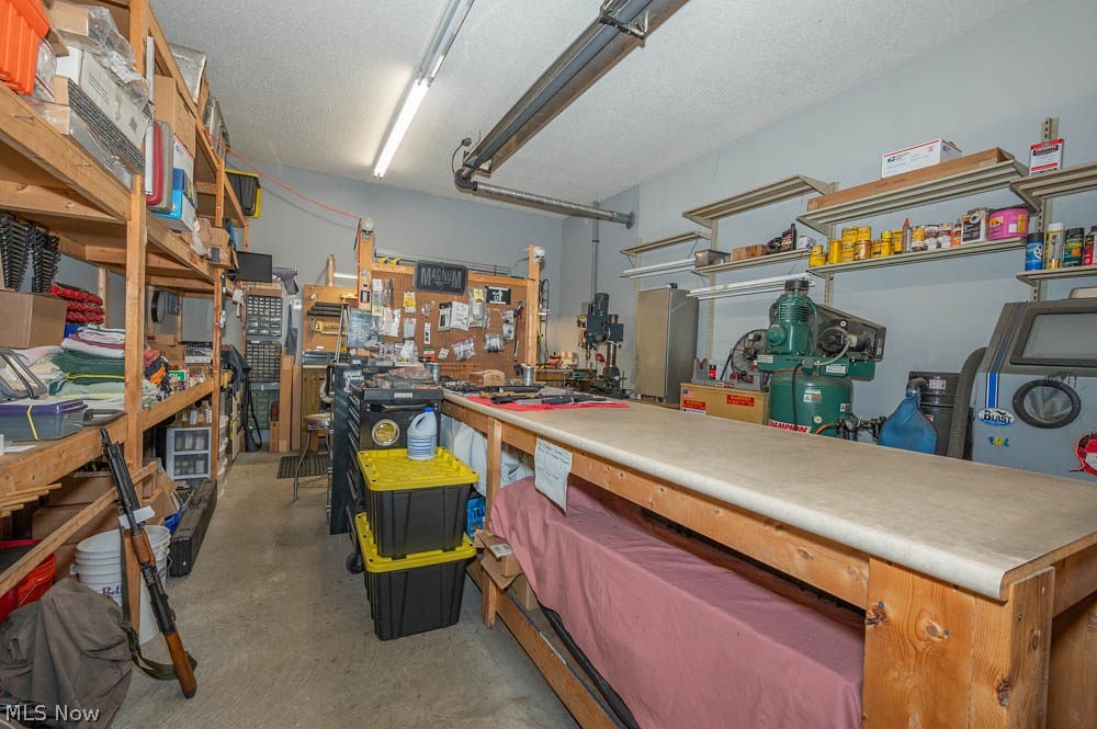 9074 Market North Lima OH 44452
